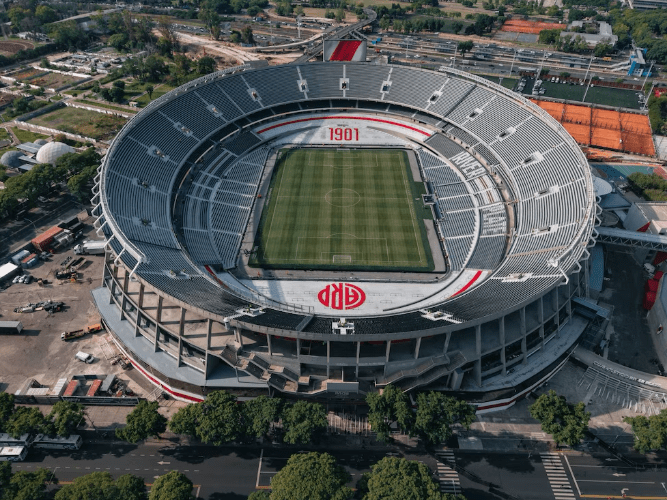 River modificó el césped del Monumental para priorizar partidos clave