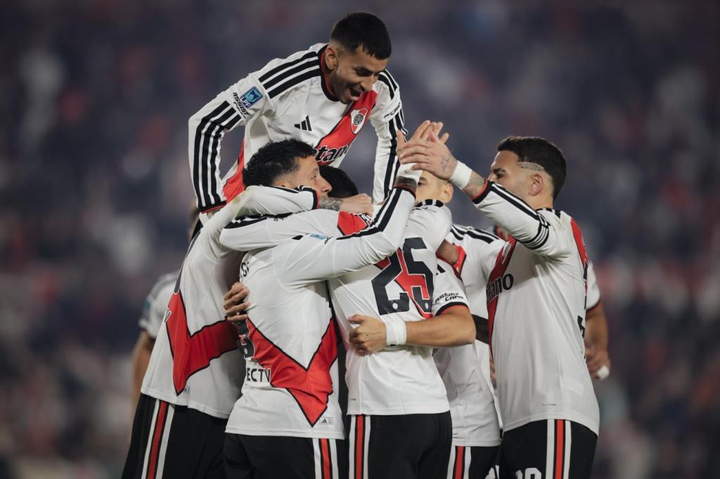 Con un gol de Acuña, River venció a Estudiantes de Río Cuarto y lo mandó a la Primera&nbsp;Nacional